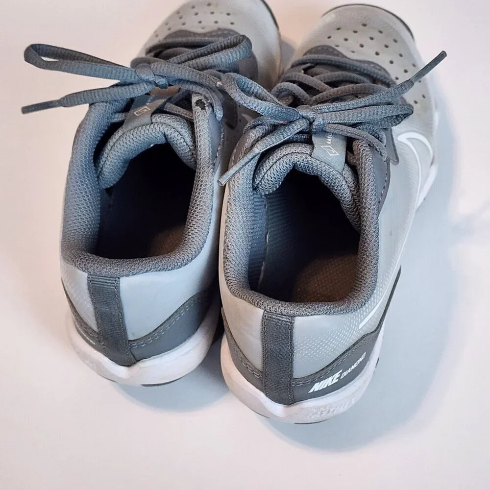 Nike Diamond fastflex softball cleats sz 1 Kids grey